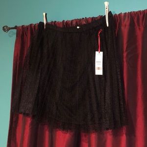 Plus size black lace pleated skirt w elastic waist